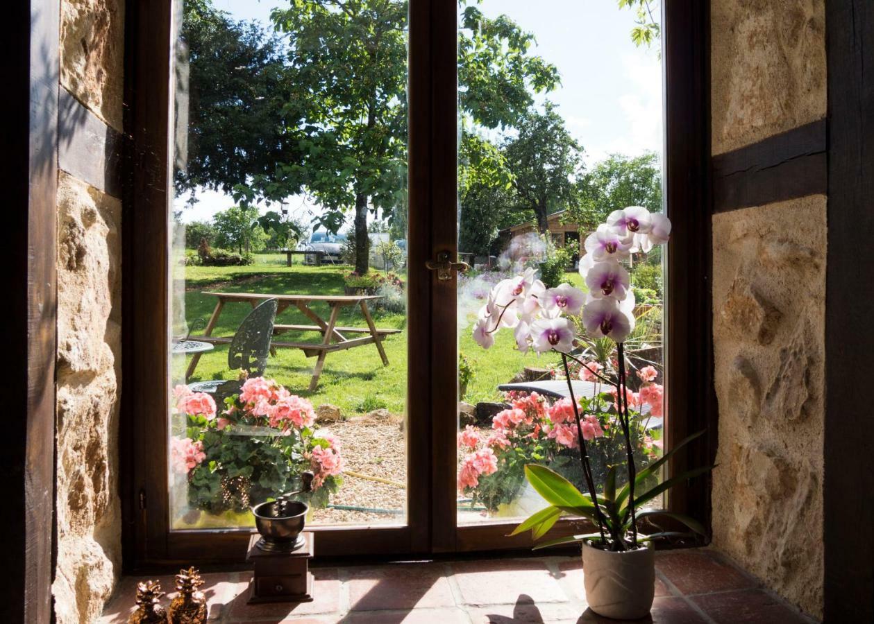 Вилла Chez Daisy Montbron Экстерьер фото